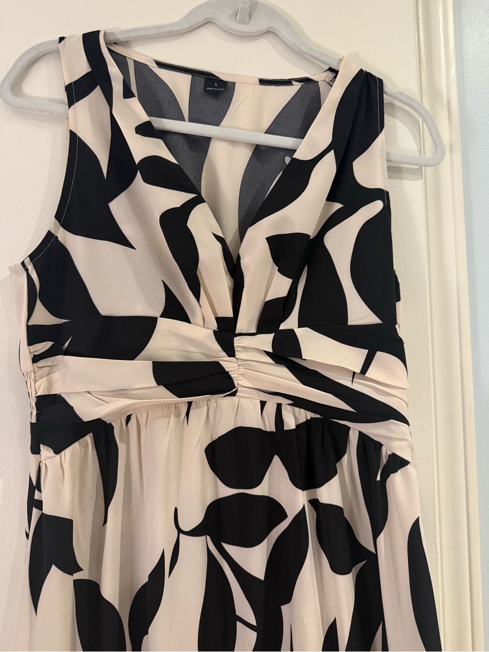 Black and Cream Leaf-Print Maxi Dress - Picture 2 of 7
